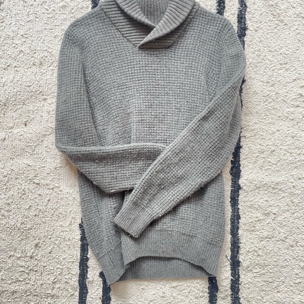 Chic Gray Knit Turtleneck Sweater